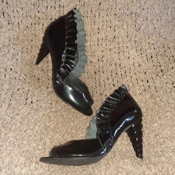 JEFFREY CAMPBELL-Michelle-Black Patent Leather-Unicorn Heel/Ruffles-Size 7-NWOB - Picture 1 of 7